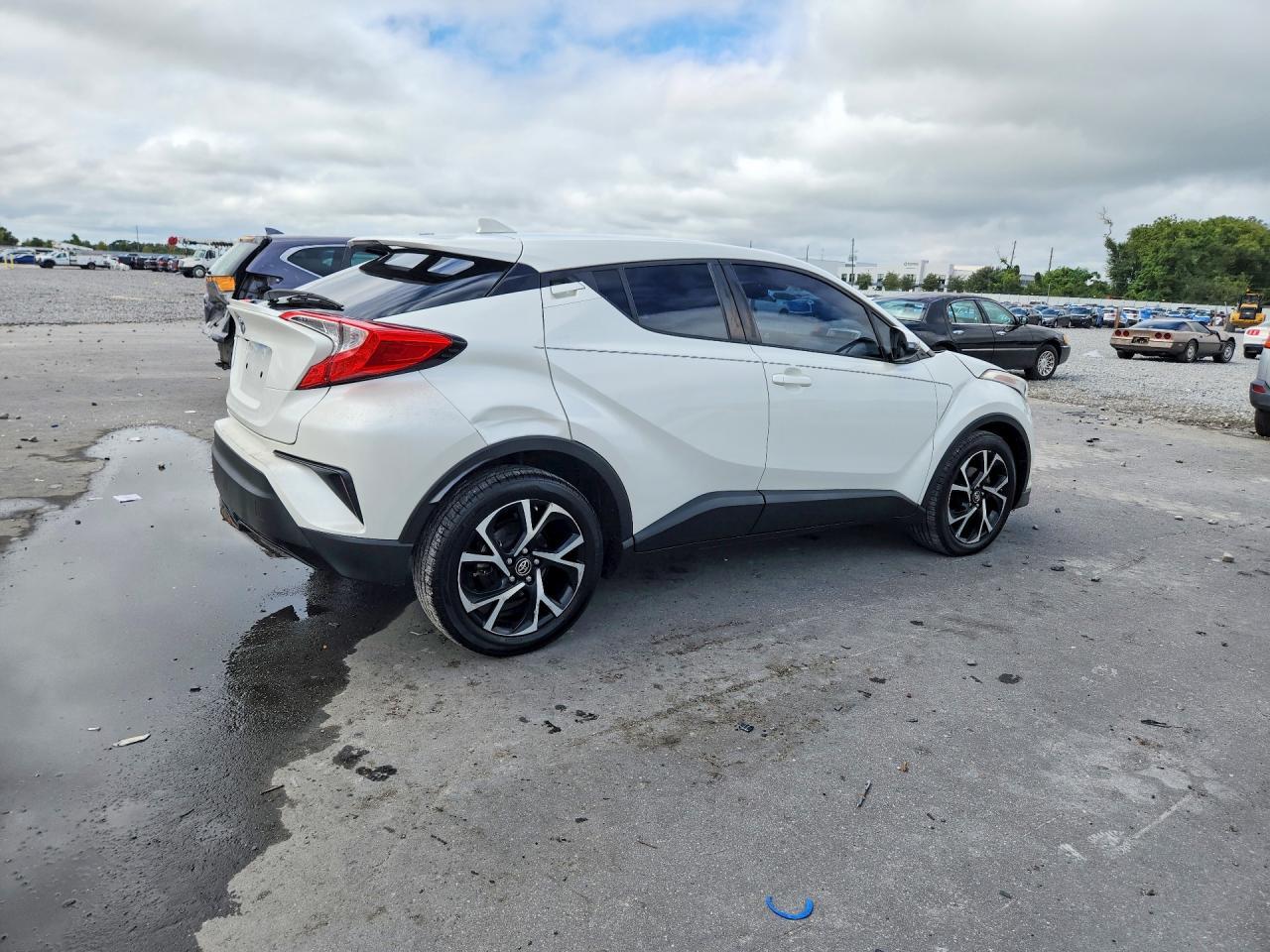 2018 Toyota C-Hr Xle - Image 3