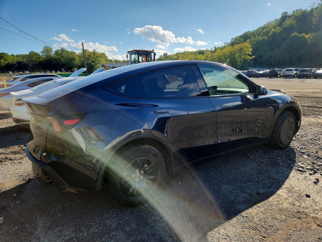 2026 Tesla Model Y - Image 3