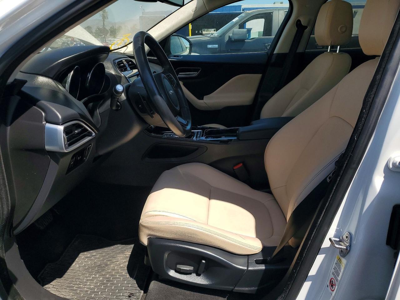 2017 Jaguar F-Pace Premium - Image 7