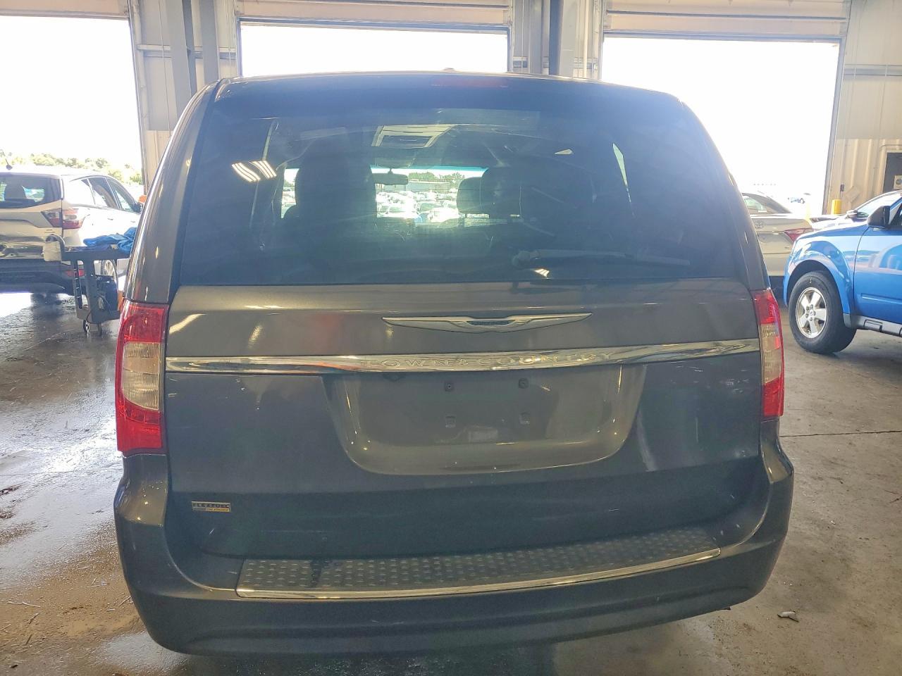 2016 Chrysler Town & Country Touring - Фото 6