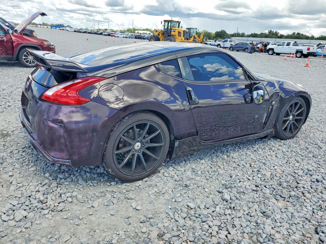2015 Nissan 370Z Base - Фото 3