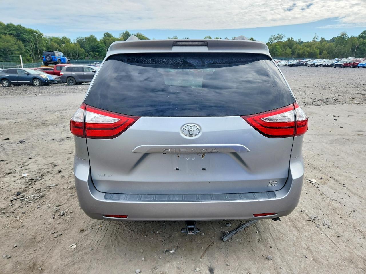 2017 Toyota Sienna Le - Image 6