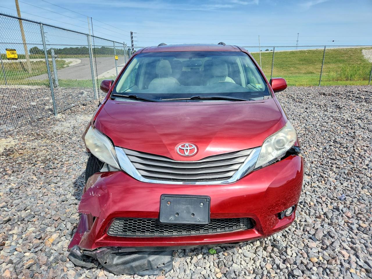 2011 Toyota Sienna Xle 8-Passenger - Фото 5