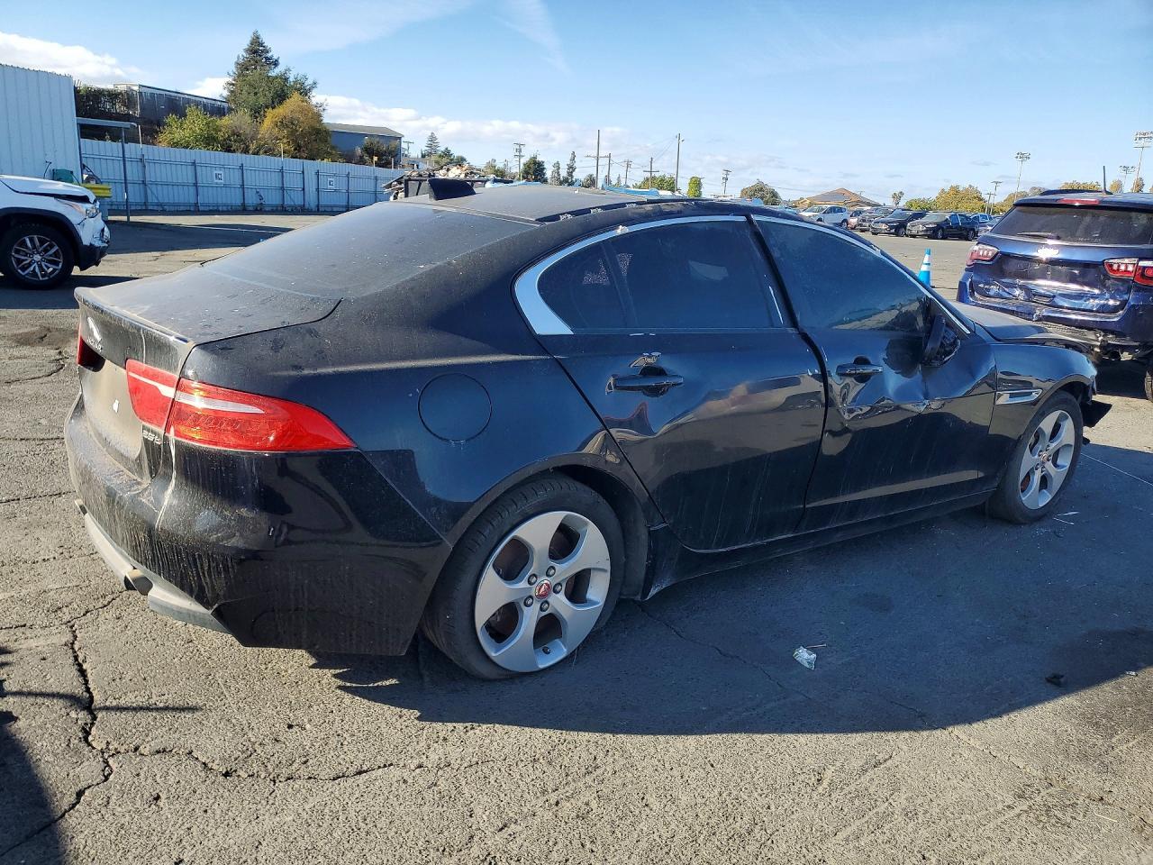 2018 Jaguar Xe - Фото 3
