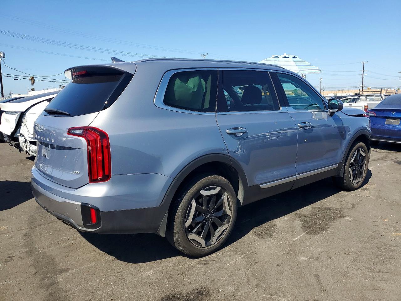 2025 Kia Telluride S - Image 3