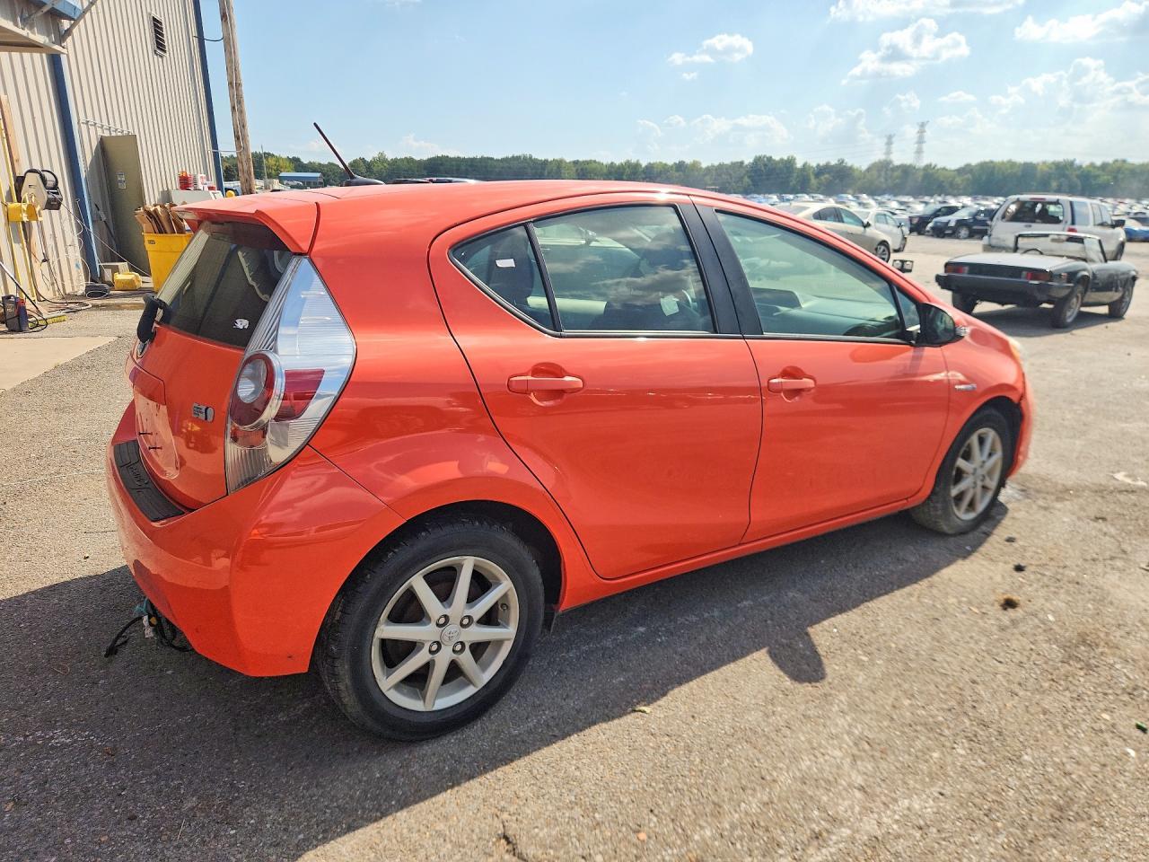 2013 Toyota Prius C Four - Фото 3