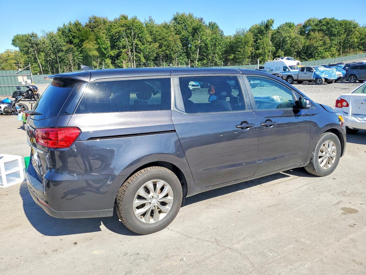 2021 Kia Sedona Lx - Фото 3