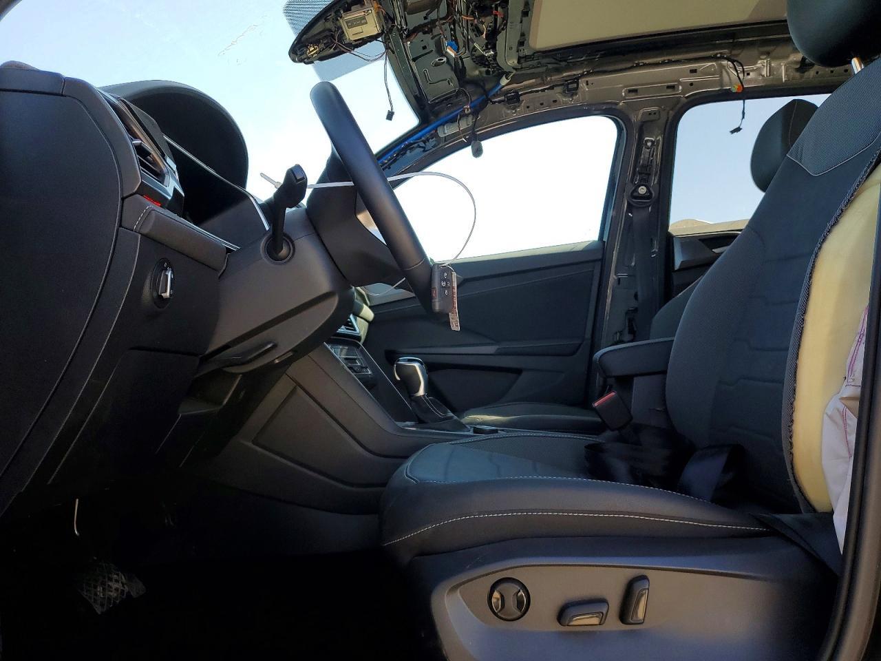 2025 Volkswagen Taos Se Black - Фото 7