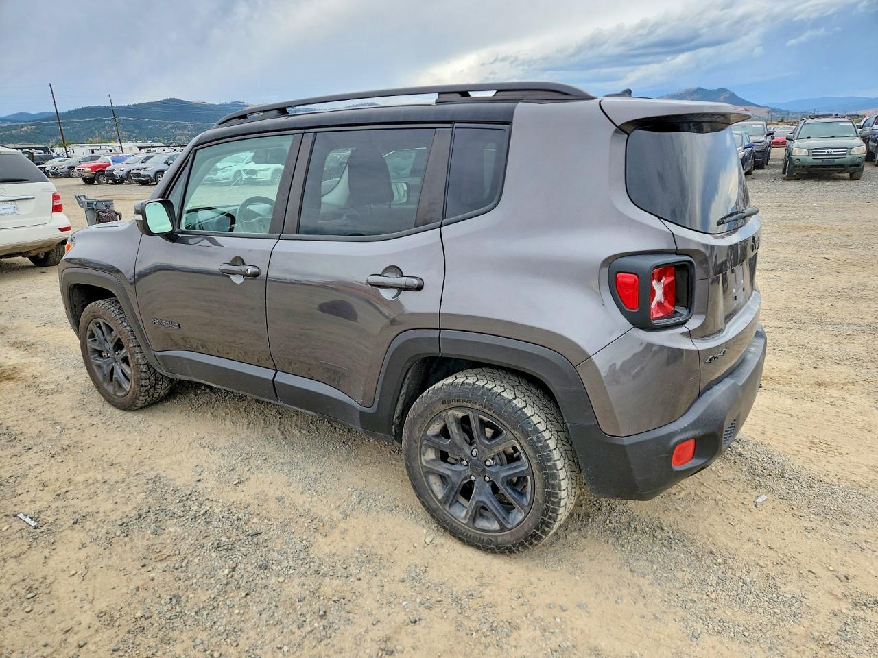 2016 Jeep Renegade Latitude - Image 2