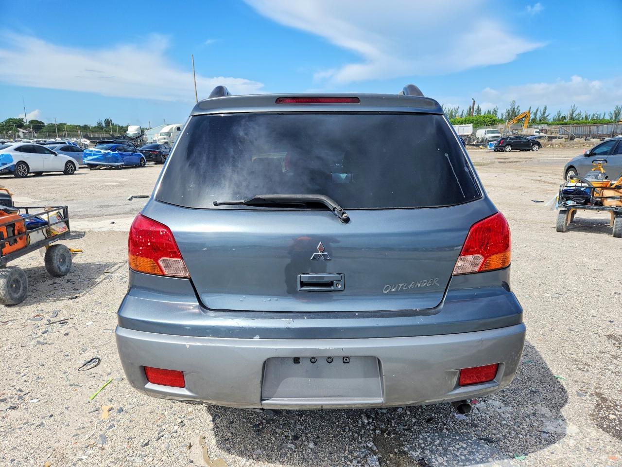 2004 Mitsubishi Outlander Ls - Image 6