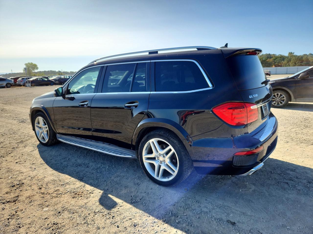 2015 Mercedes-Benz Gl 550 4Matic - Image 2