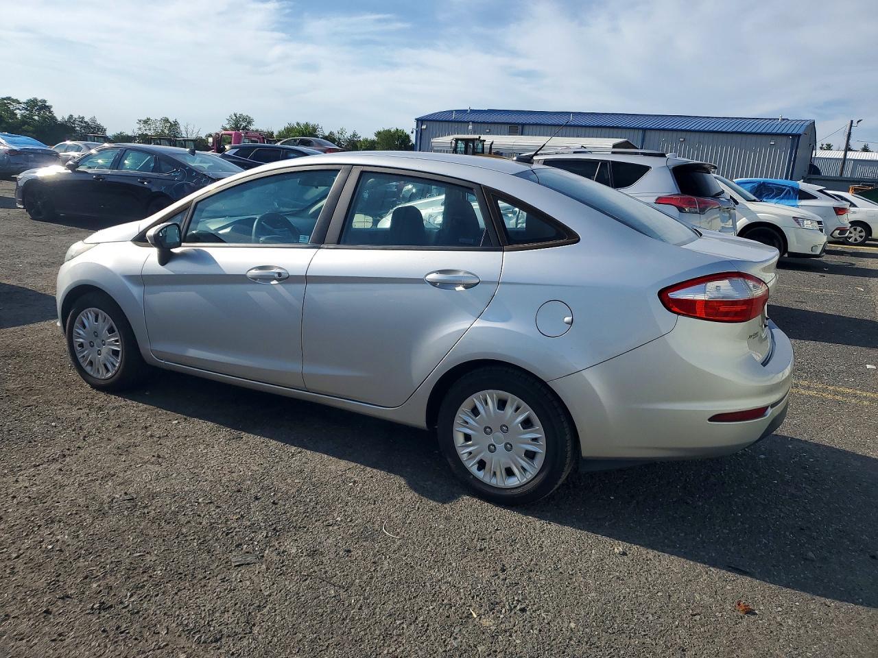 2015 Ford Fiesta S - Фото 2