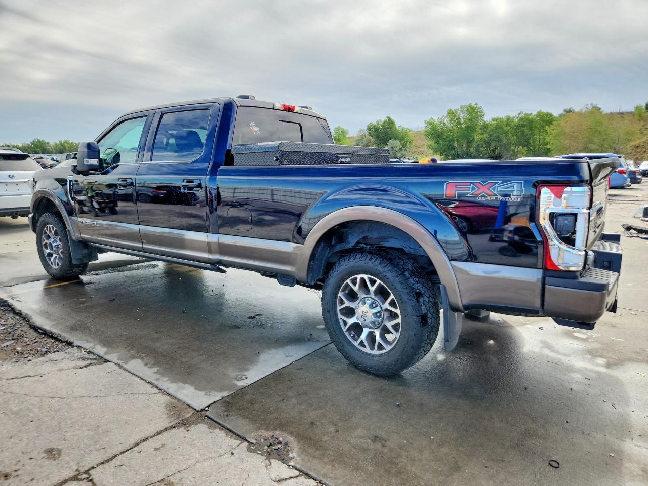 2022 Ford F350 Super Duty - Image 2