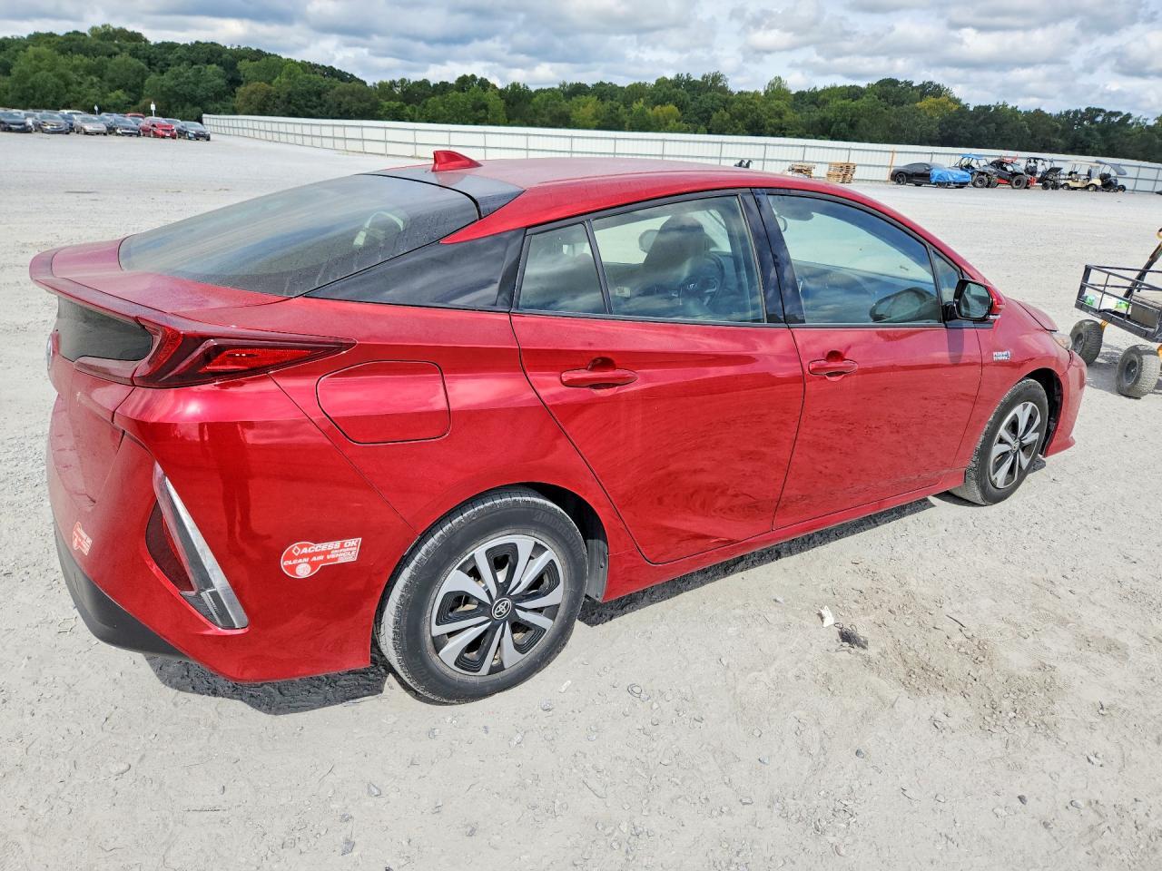 2017 Toyota Prius Prime Premium - Image 3