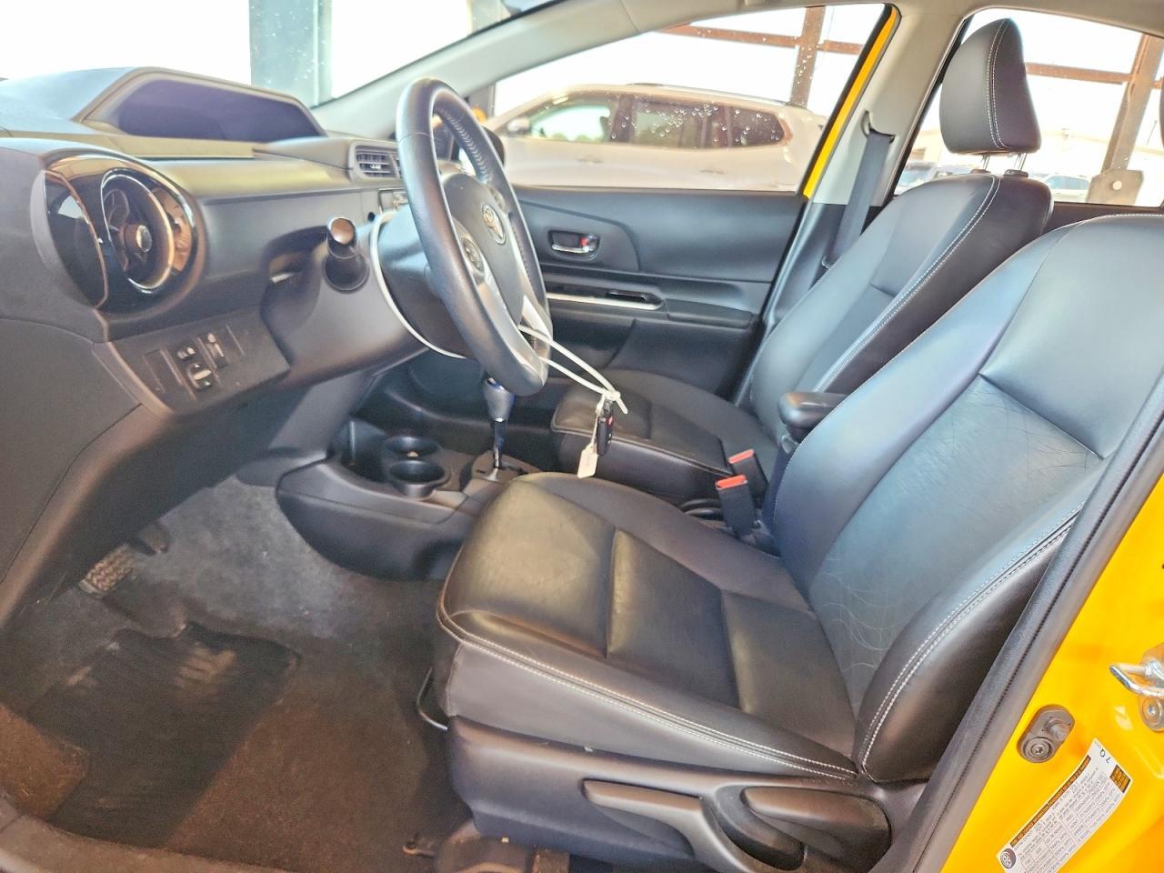 2015 Toyota Prius C Four - Фото 7