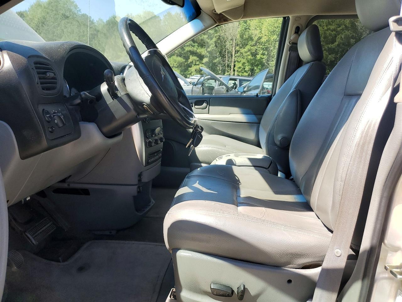 2005 Chrysler Town & Country Touring - Фото 7