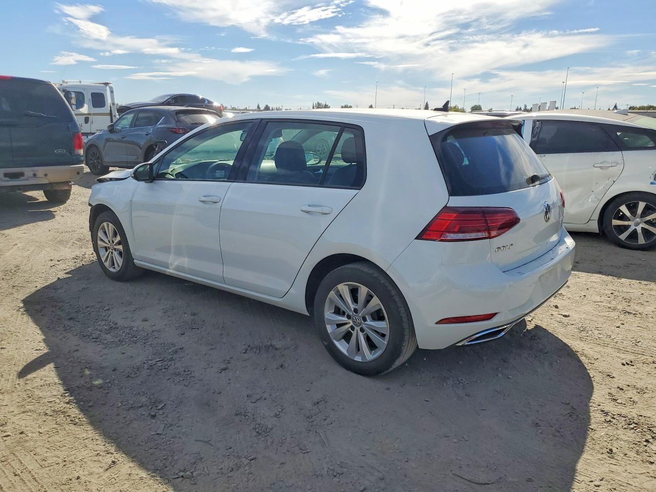 2021 Volkswagen Golf - Фото 2