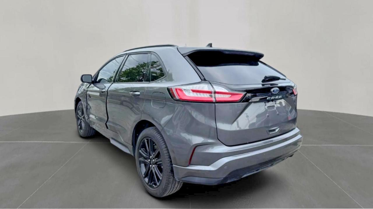 2024 Ford Edge St - Image 3
