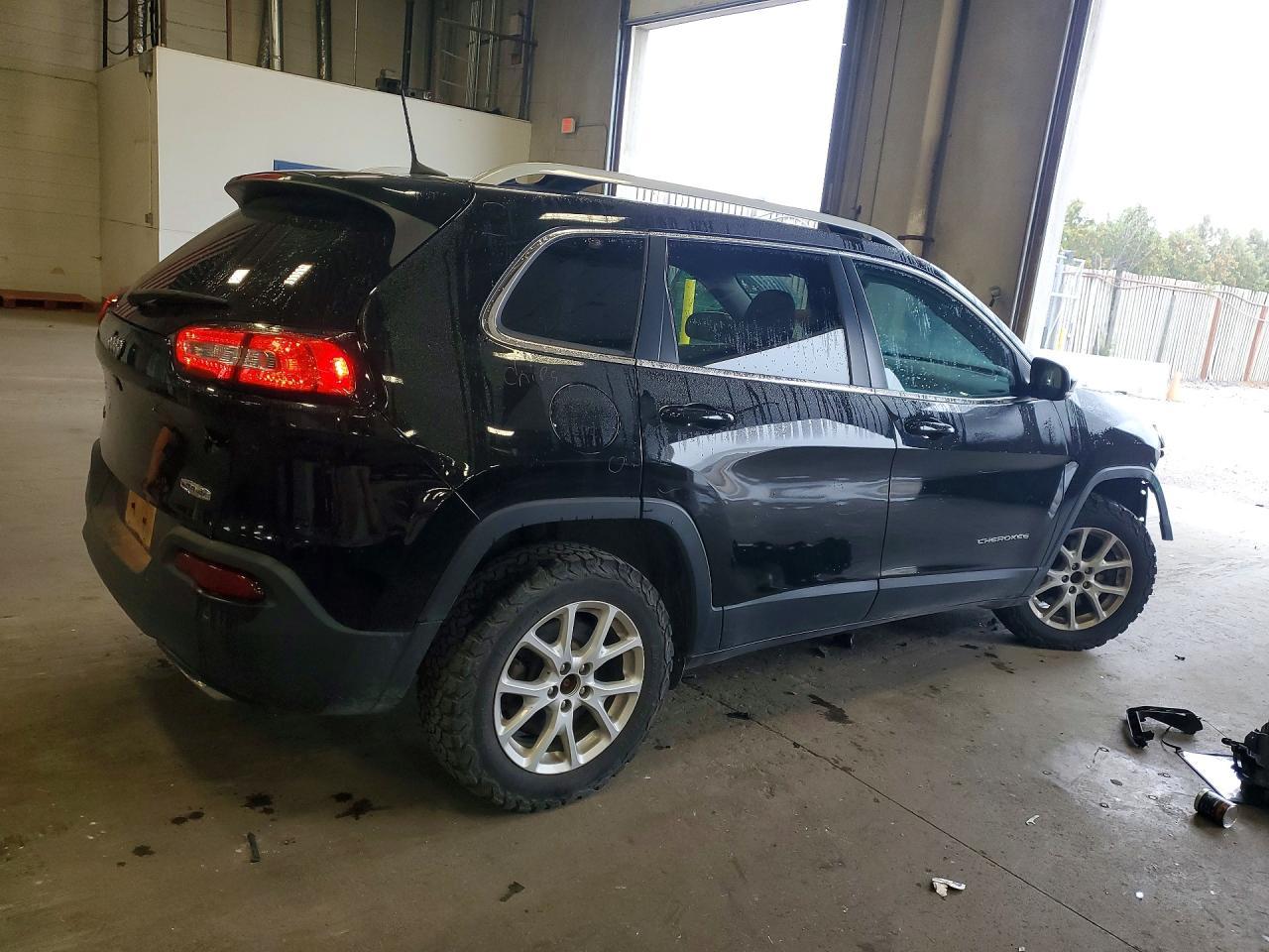 2017 Jeep Cherokee Latitude - Image 3