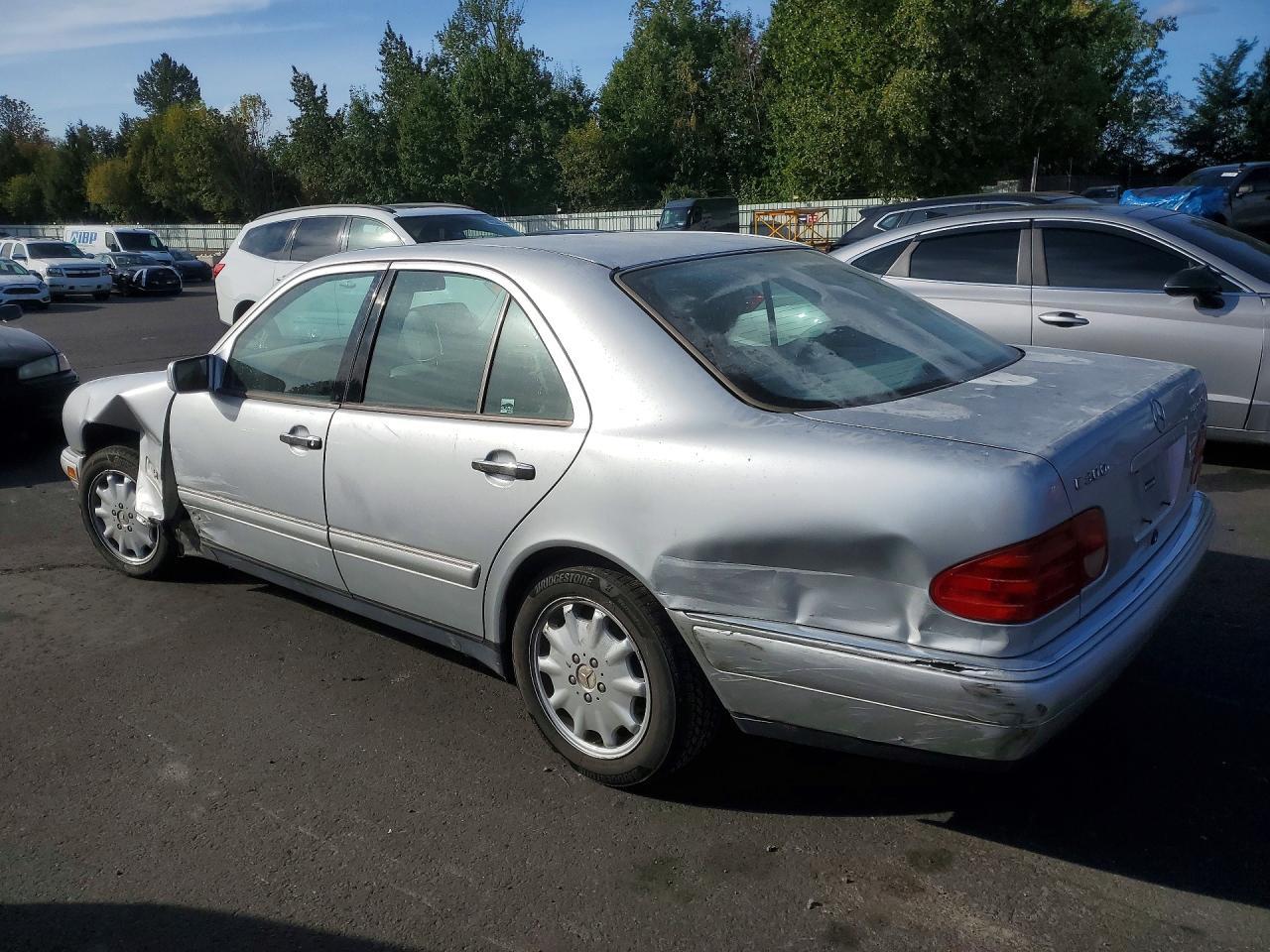 1999 Mercedes-Benz E 300Td - Фото 2