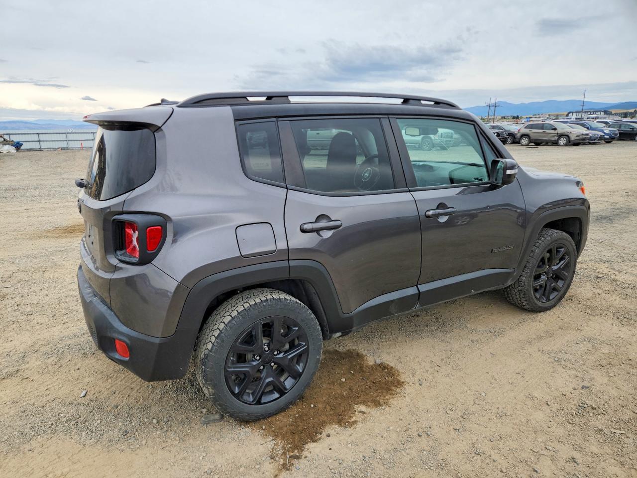2016 Jeep Renegade Latitude - Image 3