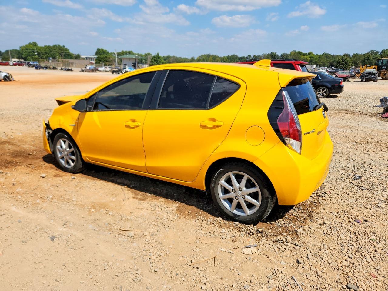 2015 Toyota Prius C Four - Фото 2