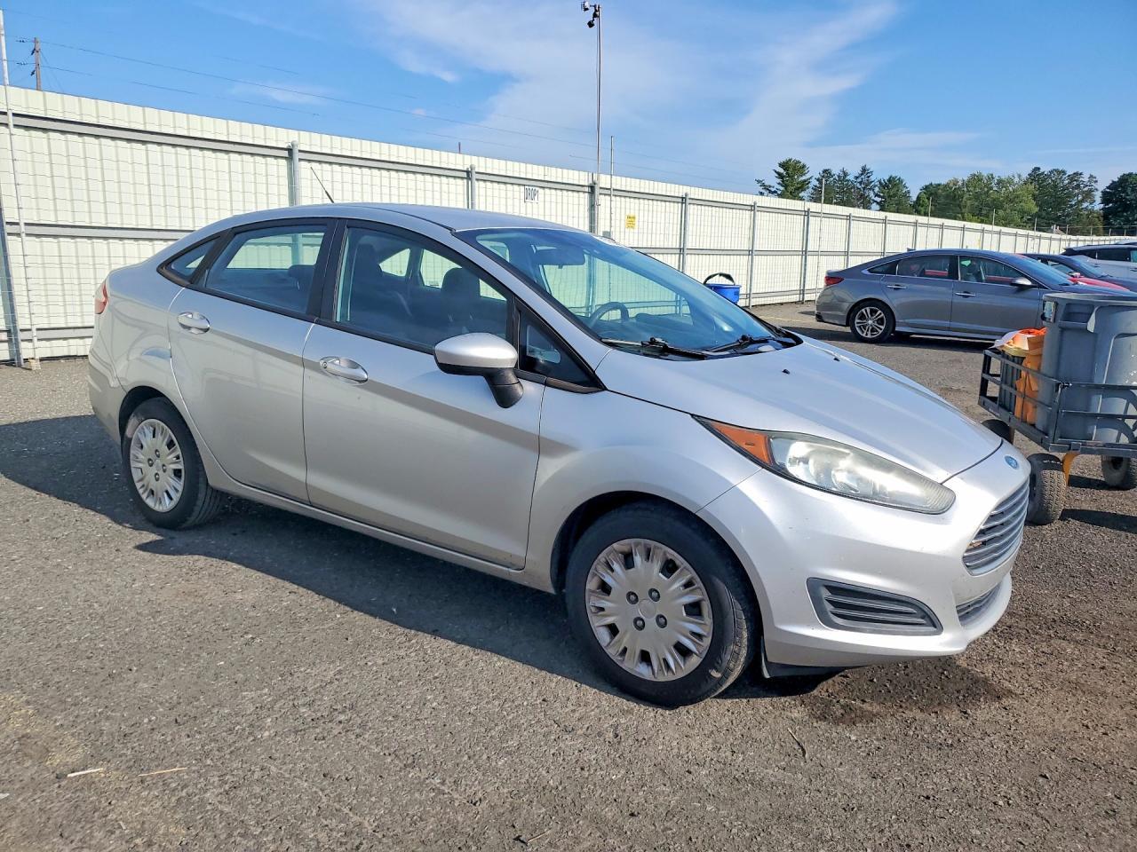 2015 Ford Fiesta S - Фото 4