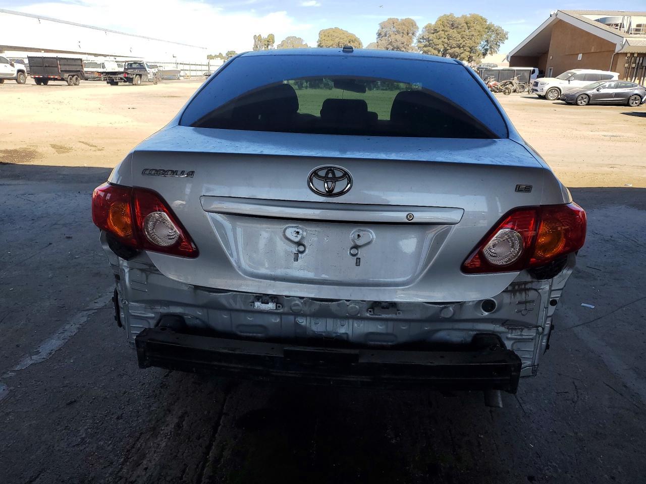 2010 Toyota Corolla Le - Фото 6