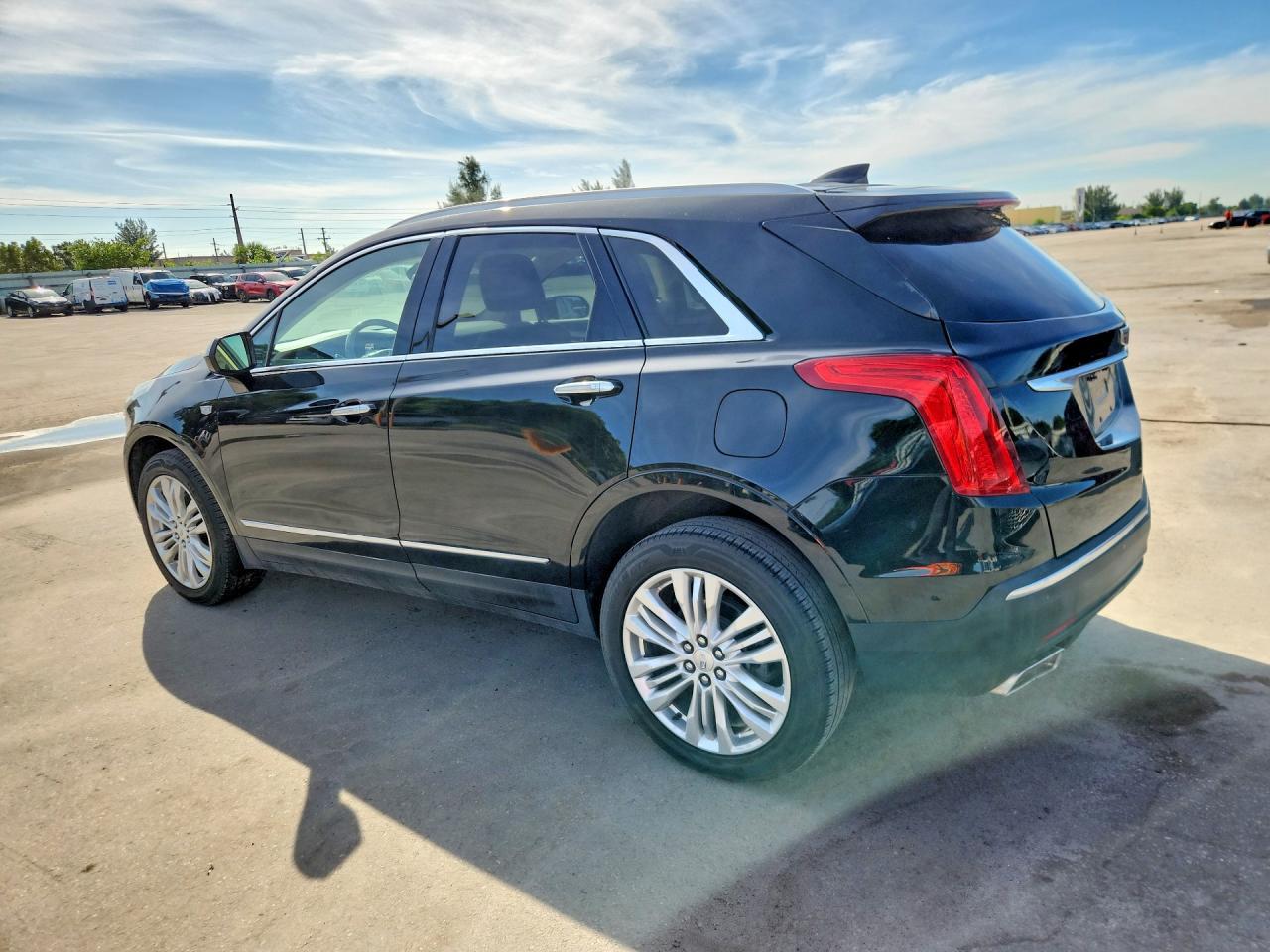 2019 Cadillac Xt5 Premium Luxury - Image 2