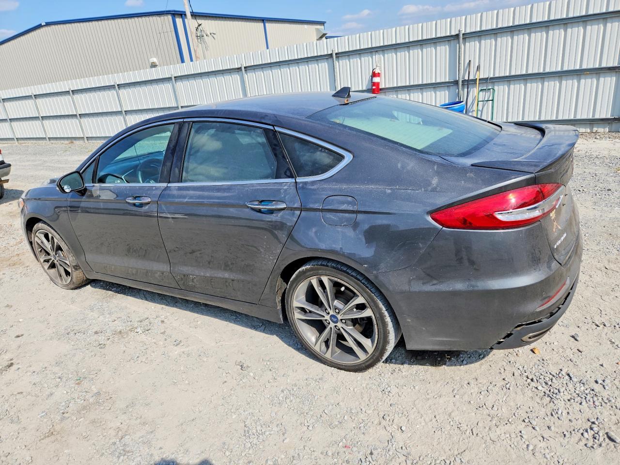 2020 Ford Fusion Titanium - Фото 2