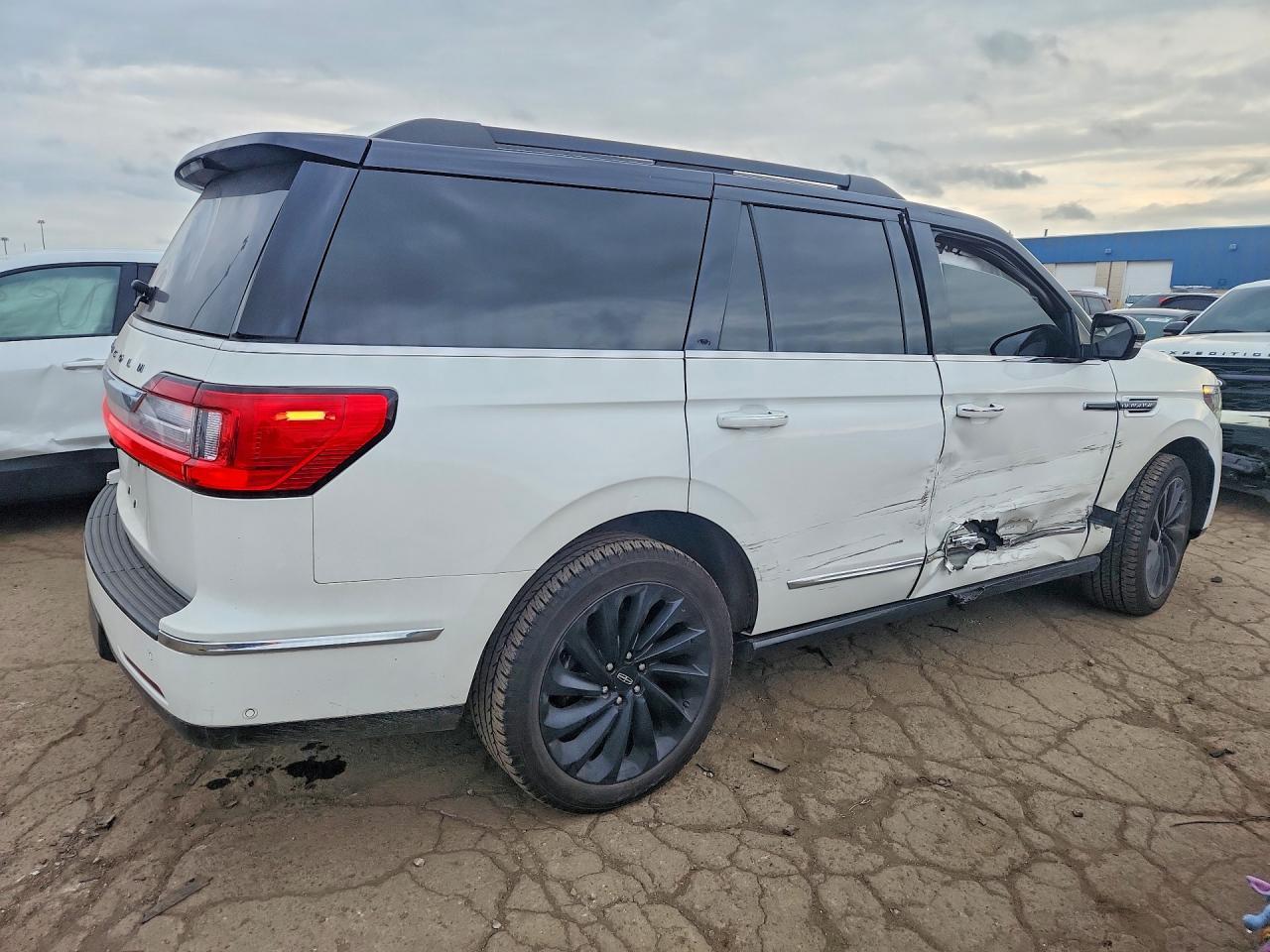 2021 Lincoln Navigator Black Label - Фото 3