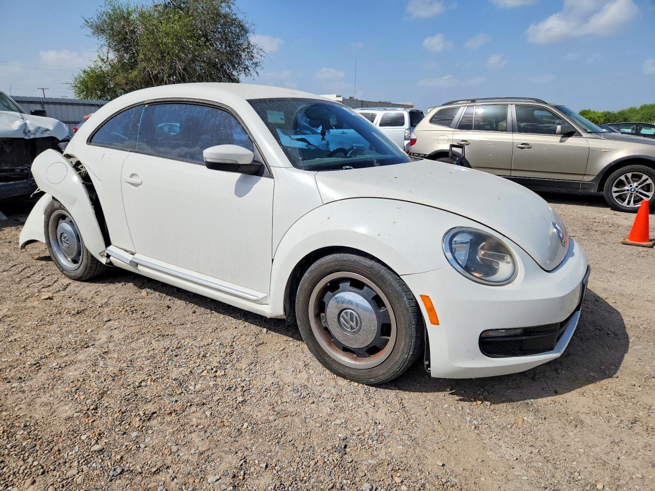 2012 Volkswagen Beetle - Image 4