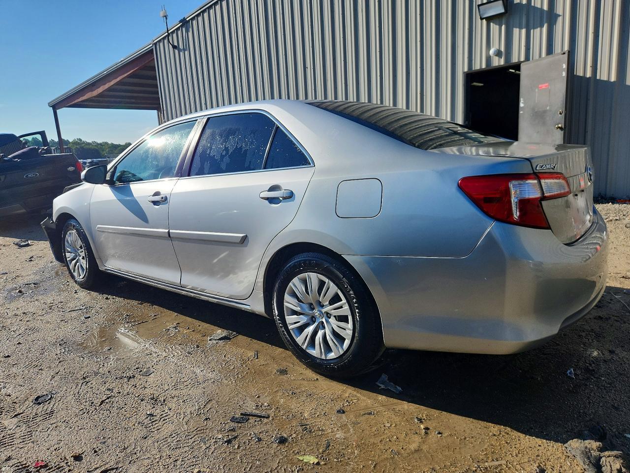 2013 Toyota Camry Le - Фото 2
