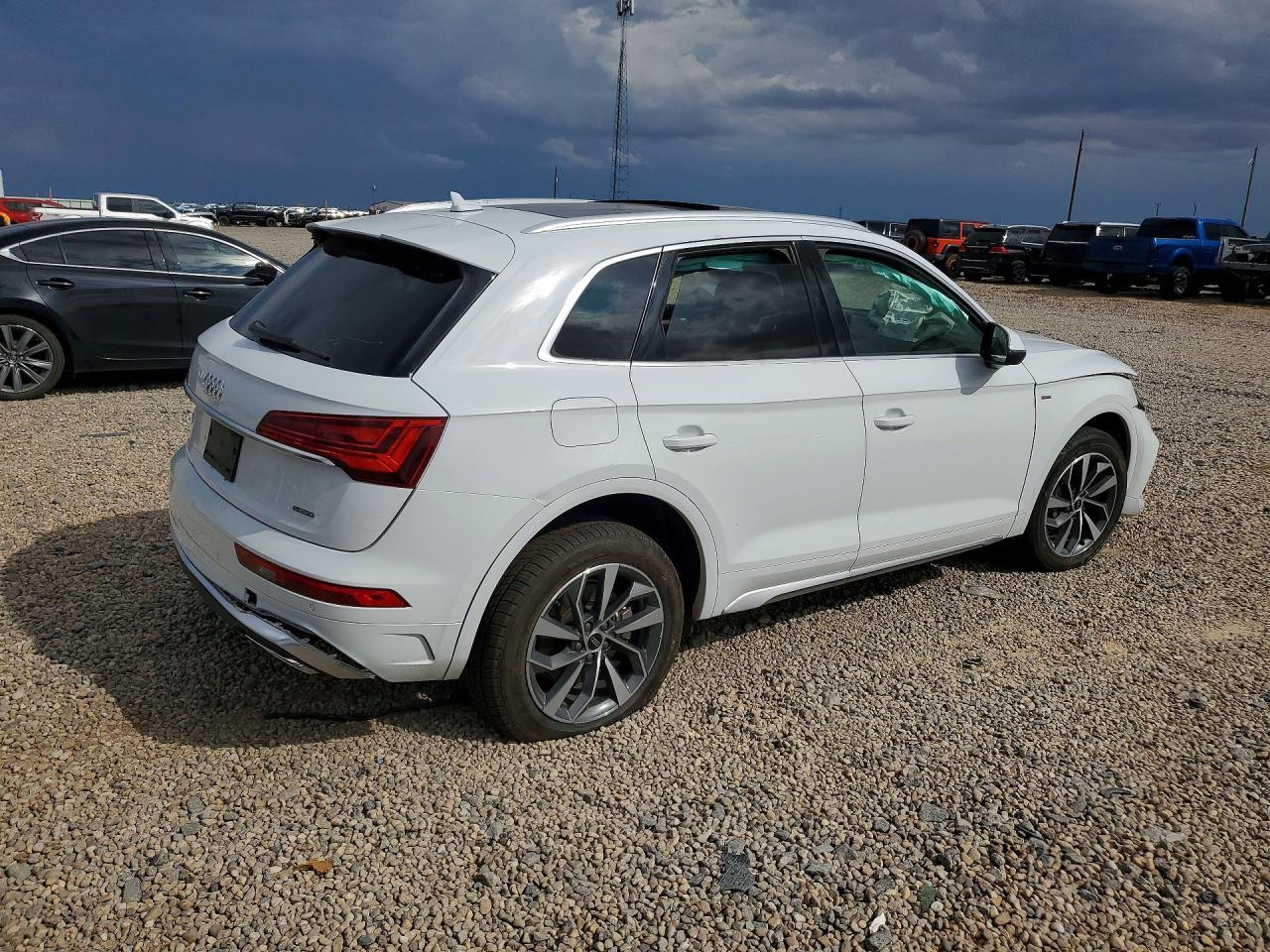 2023 Audi Q5 Premium Plus 45 - Фото 3