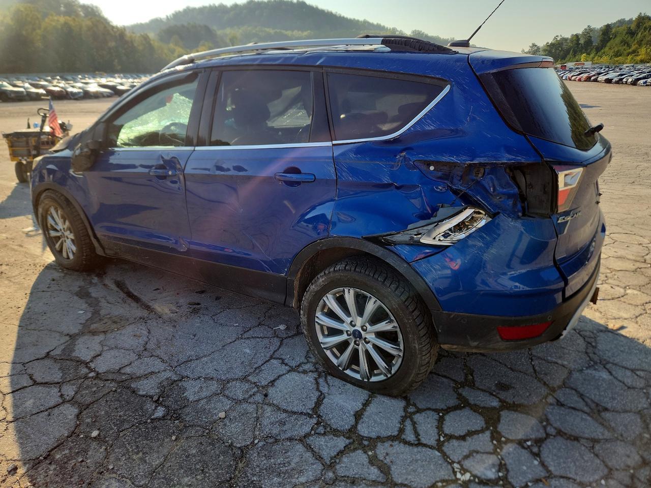 2017 Ford Escape Titanium - Фото 2