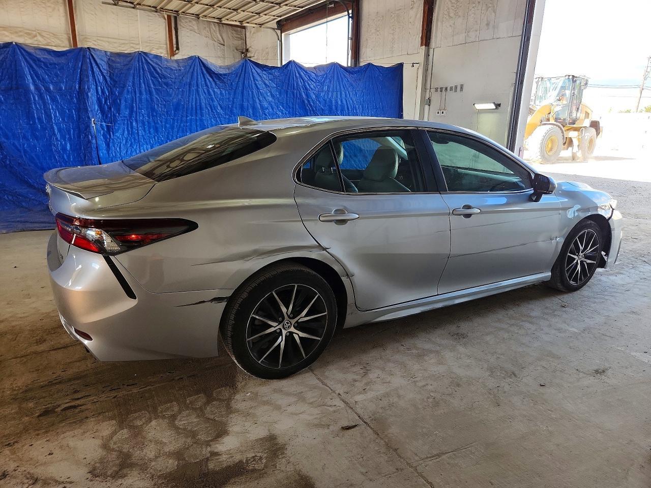 2023 Toyota Camry Se - Фото 3