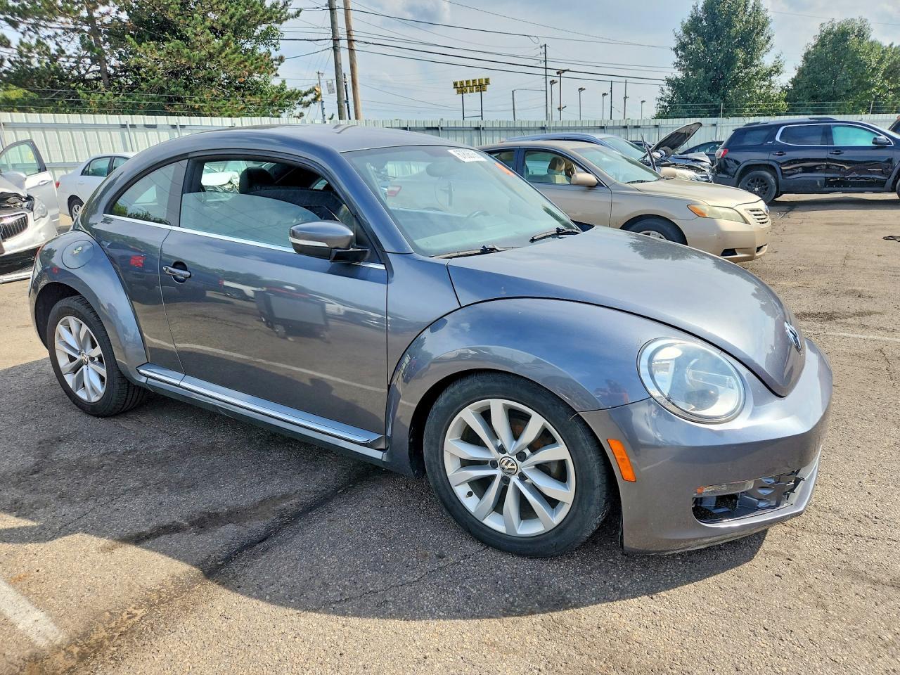 2014 Volkswagen Beetle - Image 4