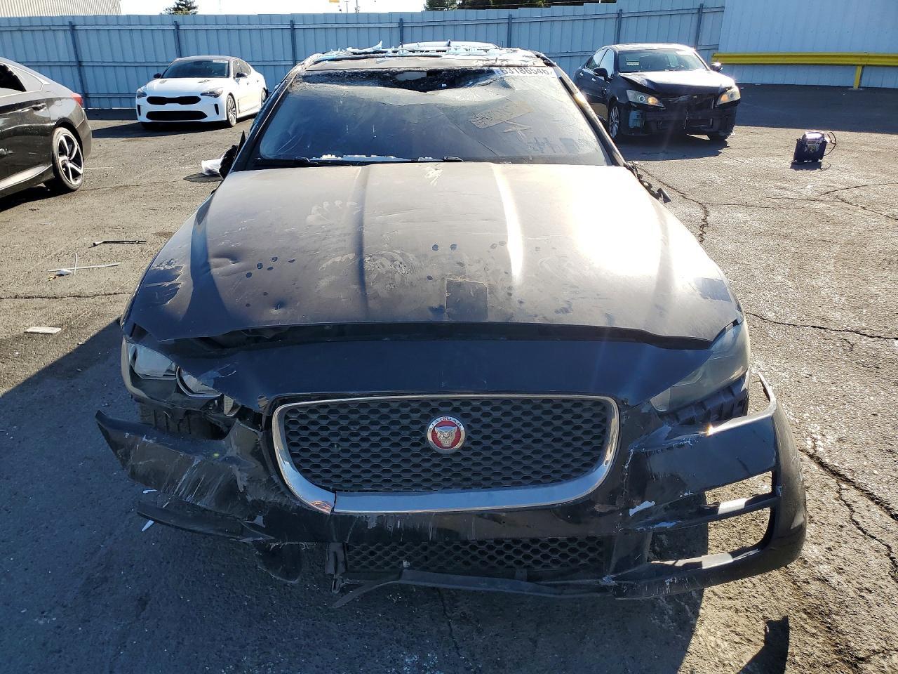 2018 Jaguar Xe - Фото 5