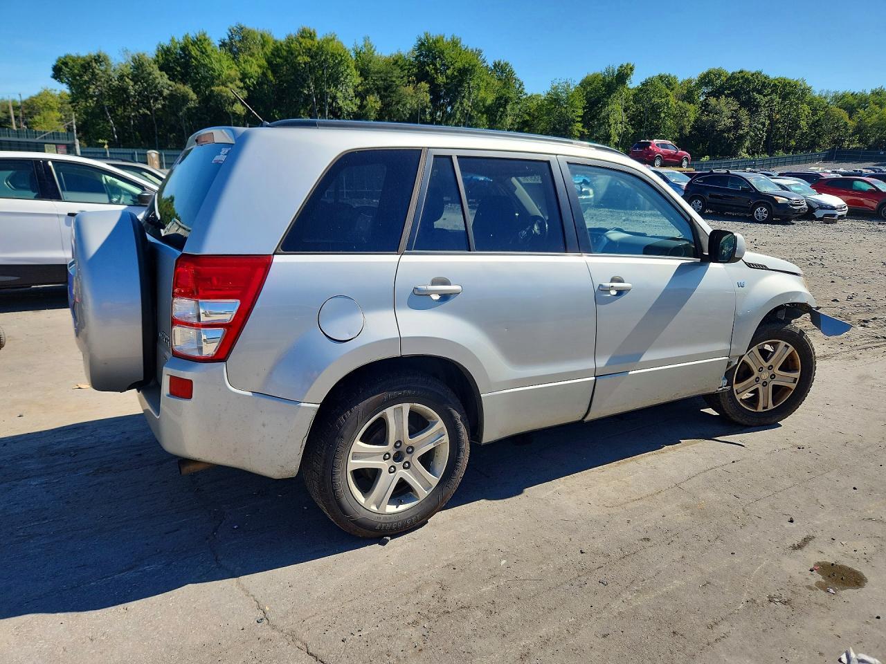 2008 Suzuki Grand Vitara Luxury - Image 3
