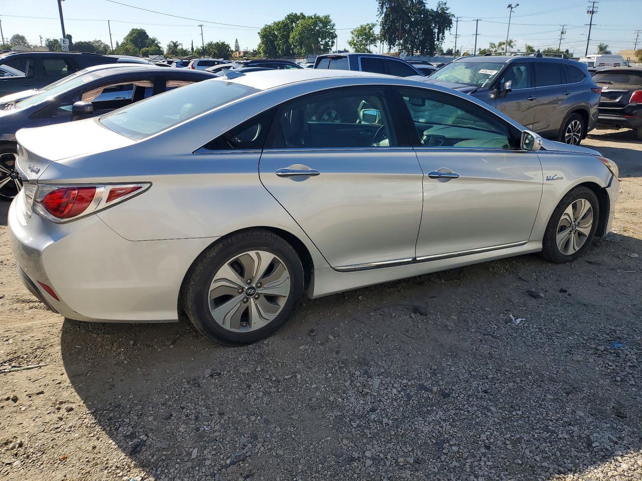 2013 Hyundai Sonata Hybrid - Image 3