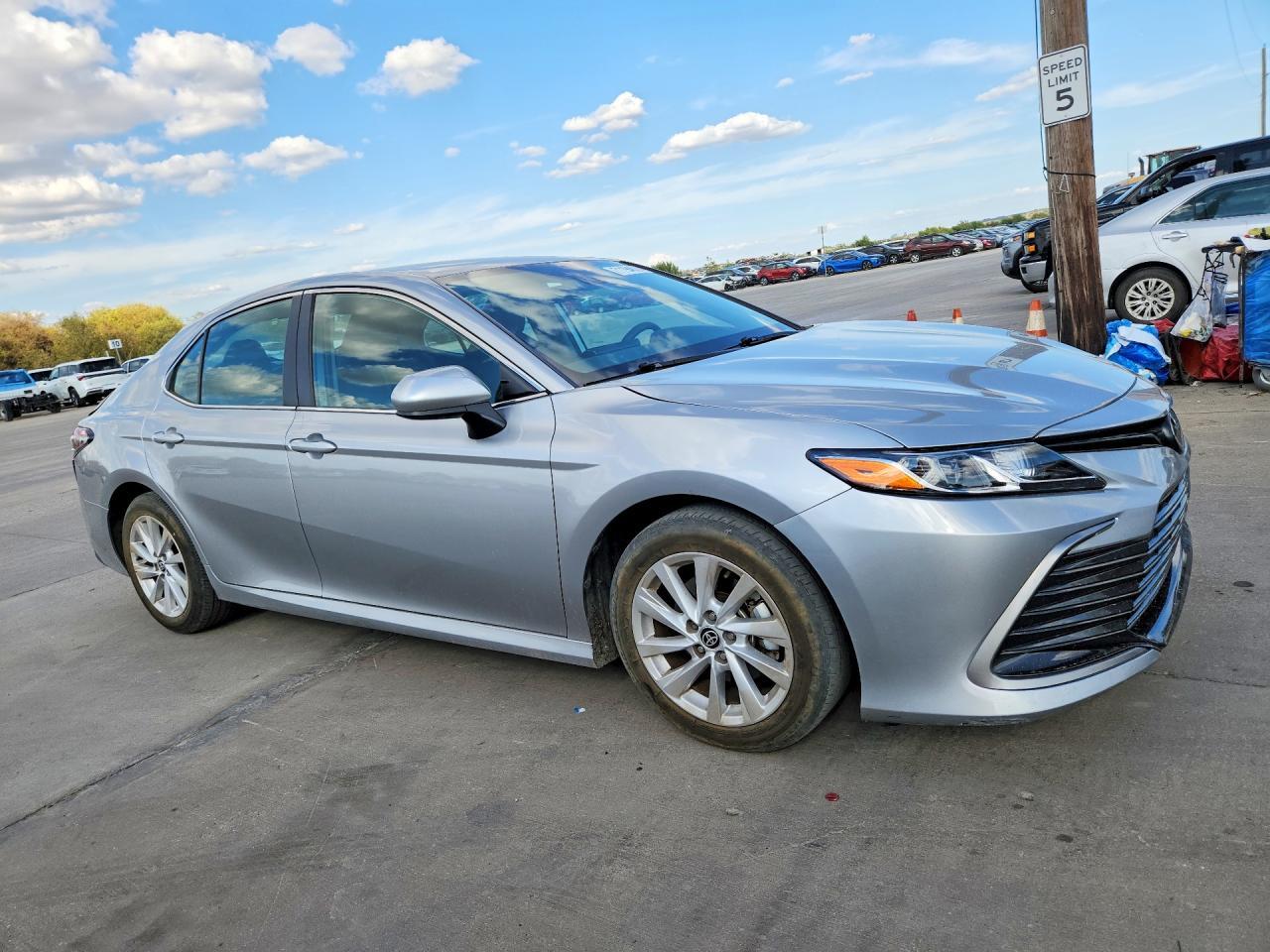2023 Toyota Camry Le - Фото 4