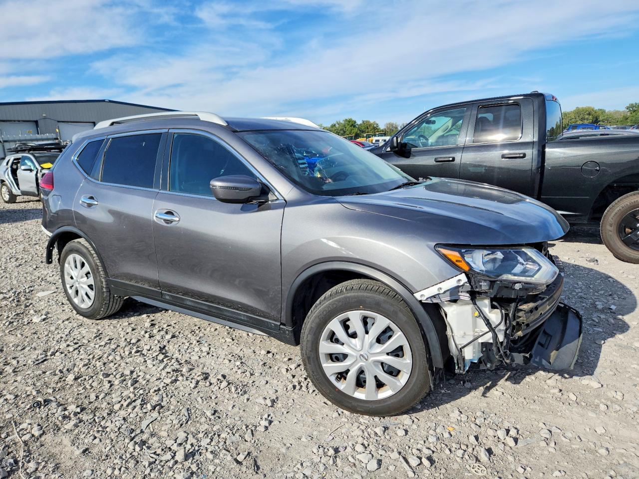 2017 Nissan Rogue S - Фото 4