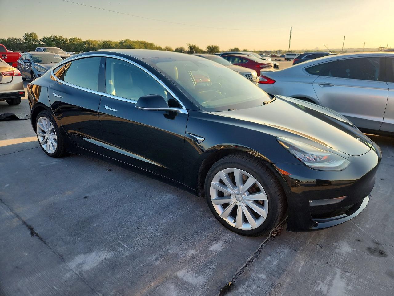 2019 Tesla Model 3 - Фото 4