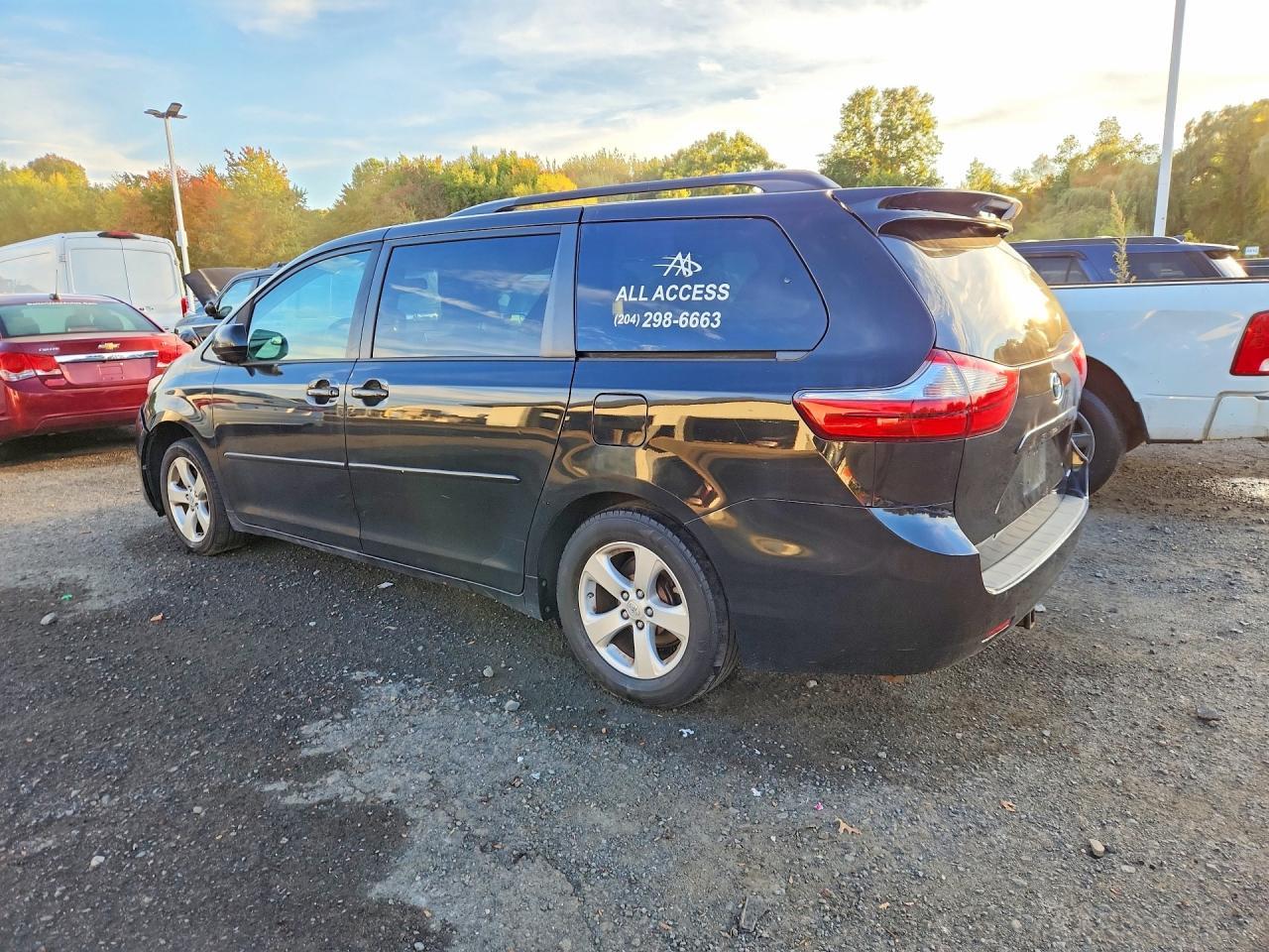 2017 Toyota Sienna Le - Фото 2
