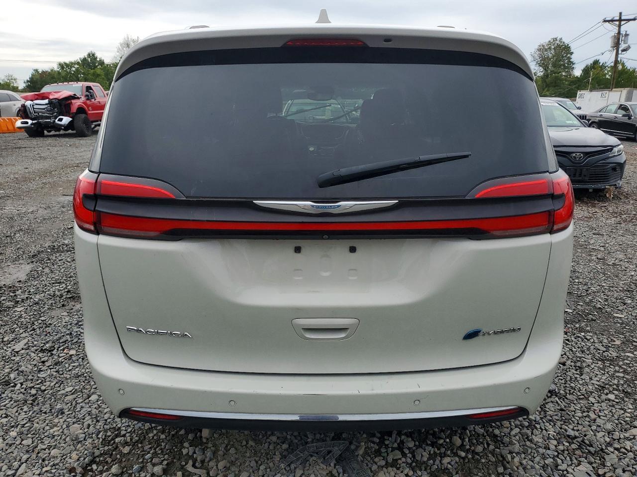 2021 Chrysler Pacifica Hybrid Touring L - Image 6
