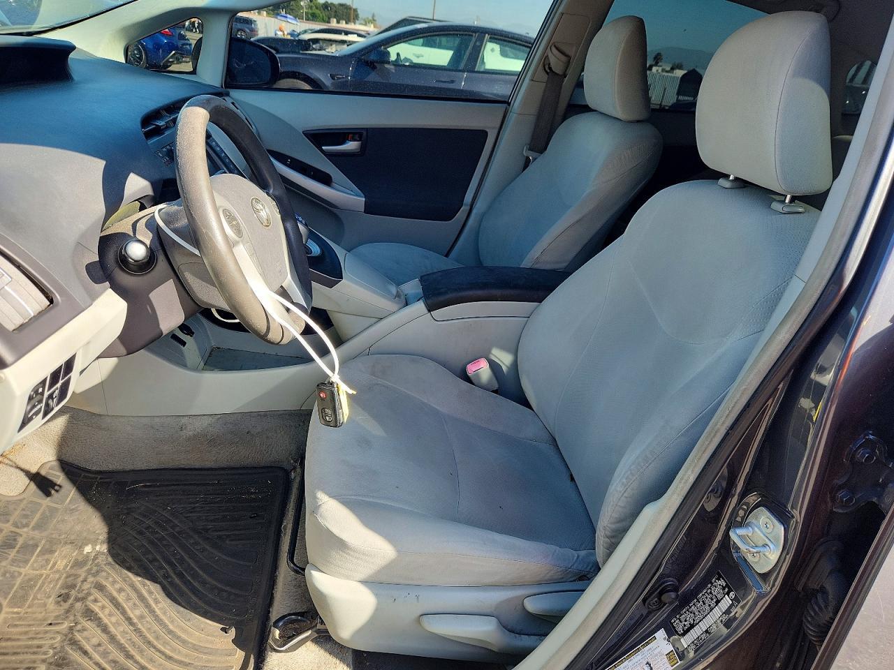 2011 Toyota Prius Three - Image 7