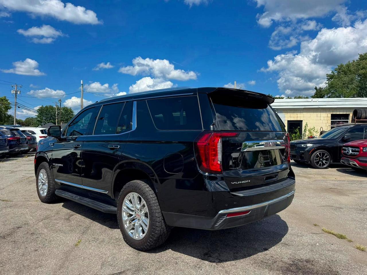 2022 GMC Yukon Slt - Фото 3