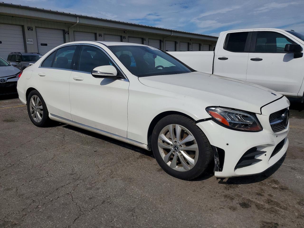 2019 Mercedes-Benz C 300 - Фото 4