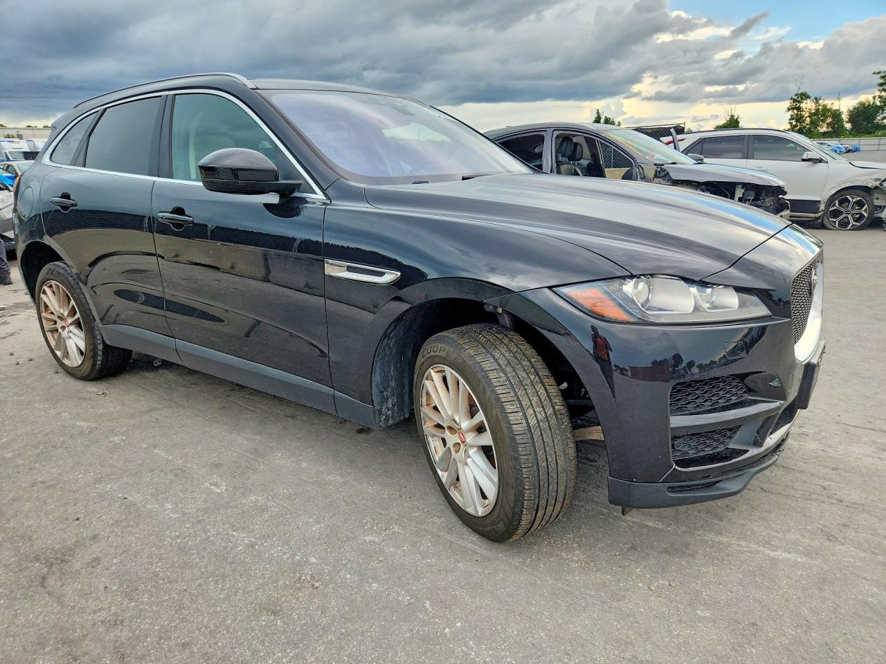 2019 Jaguar F-Pace Premium - Image 4