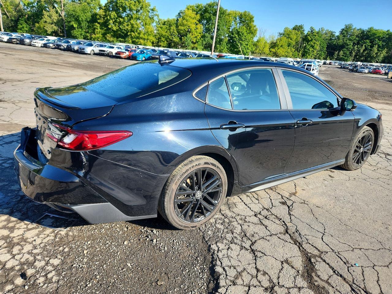 2025 Toyota Camry Se - Фото 3